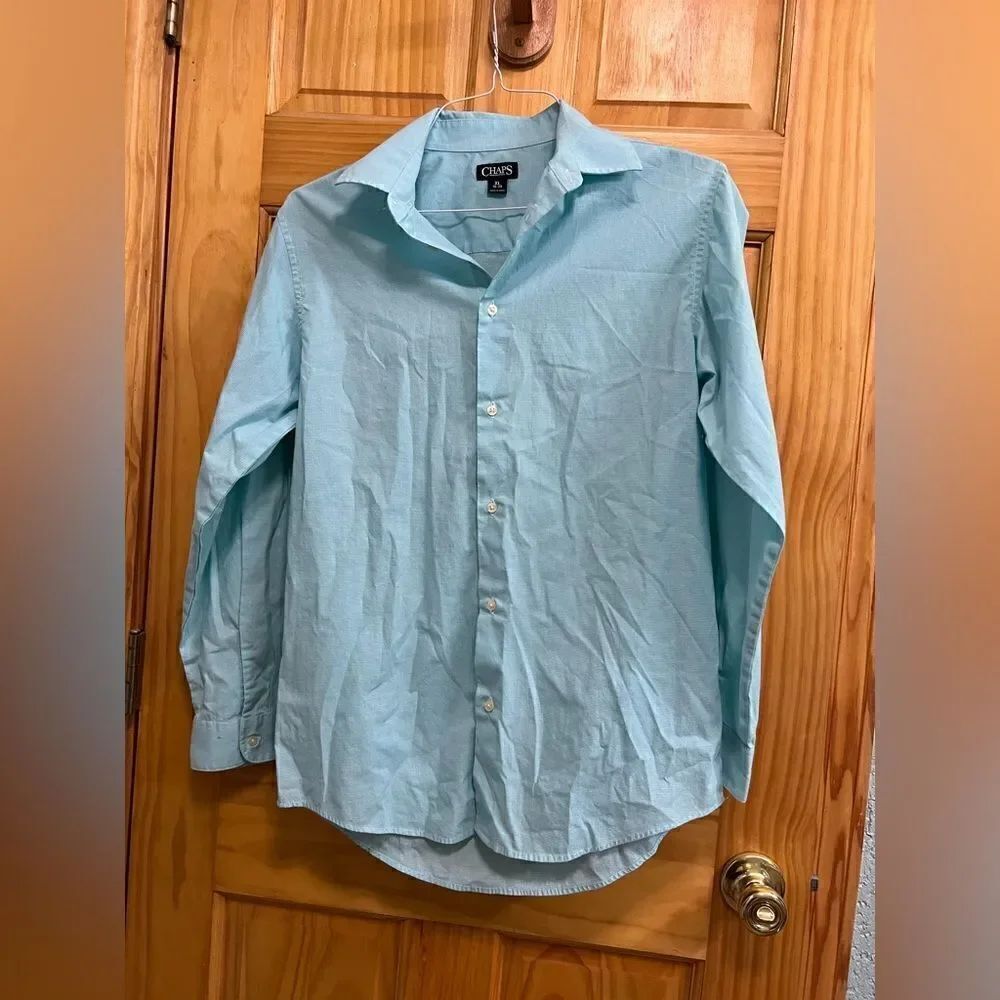 Beautiful aqua blue men’s Chaps brand size XL button down shirt